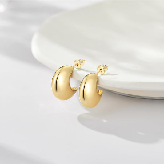 Gold Hoop Earrings: A Timelessly Glamorous Jewelry Essential