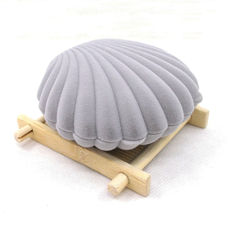 Shell-Shaped Velvet Jewelry Box